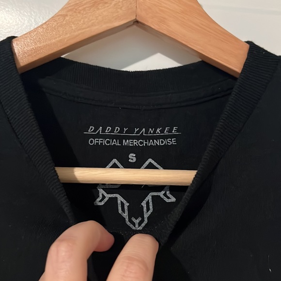 Daddy Yankee 2023 Tour Shirt w/dates on back - Picture 3 of 3